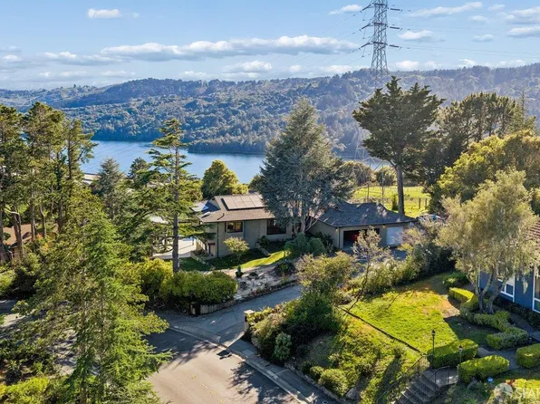 1435 Lakeview Dr, Hillsborough, CA 94010