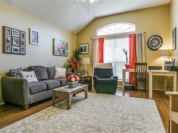 3rd image of 3211 Scenic Glen Dr