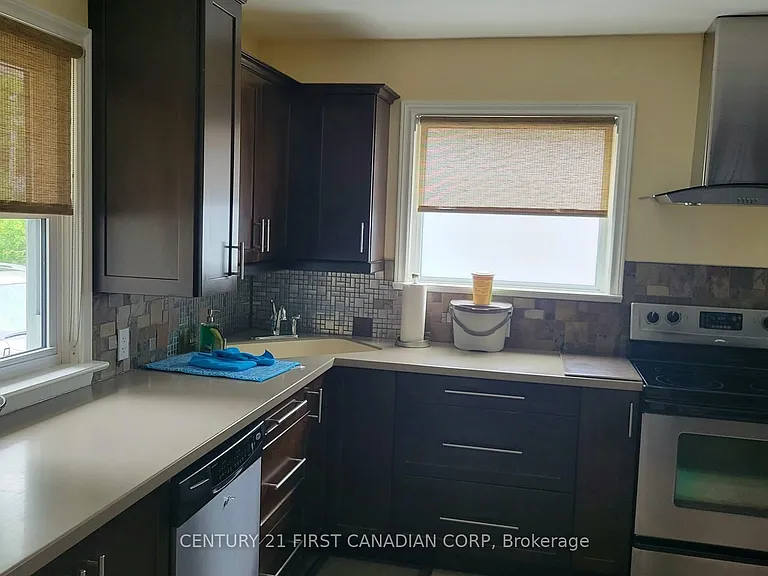 49 Woodward Ave — Photo 2