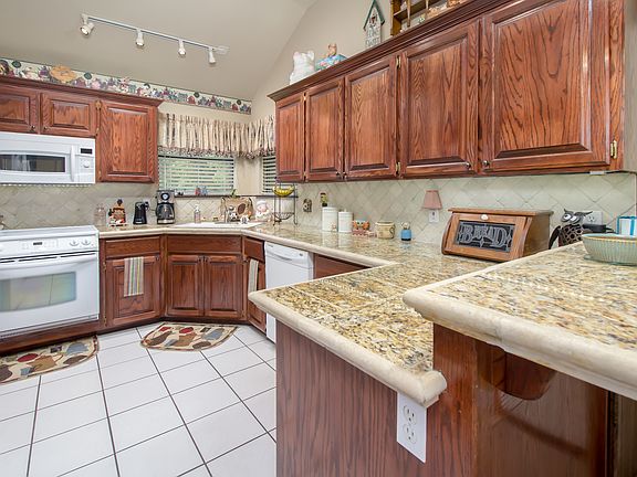 4th image of 2951 Black Locust Ct
