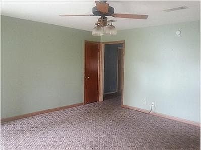 5th image of 1109 S Bend Dr