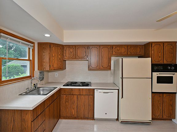 3rd image of 62 Valentine Ave