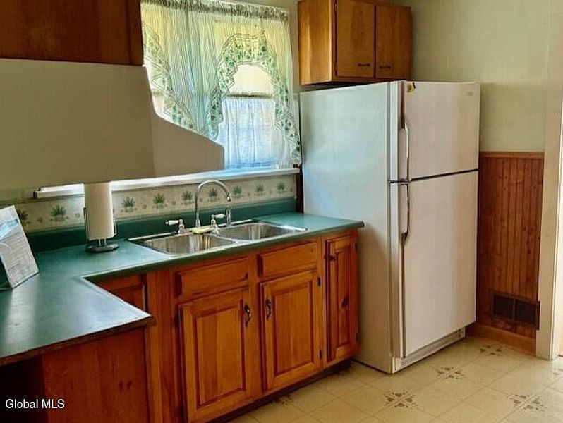3rd image of 29 Russell Avenue