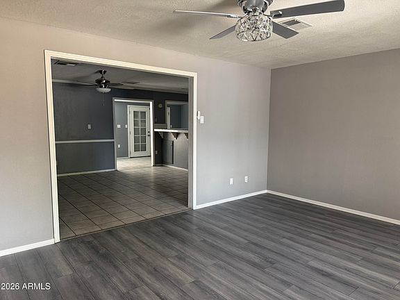3rd image of 8839 W COLUMBUS Avenue