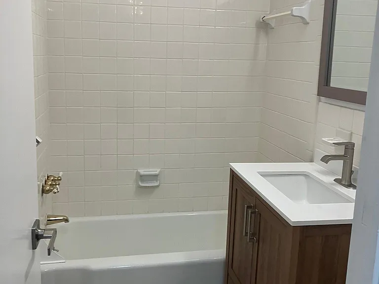 10620 Weymouth St #101 — Photo 31