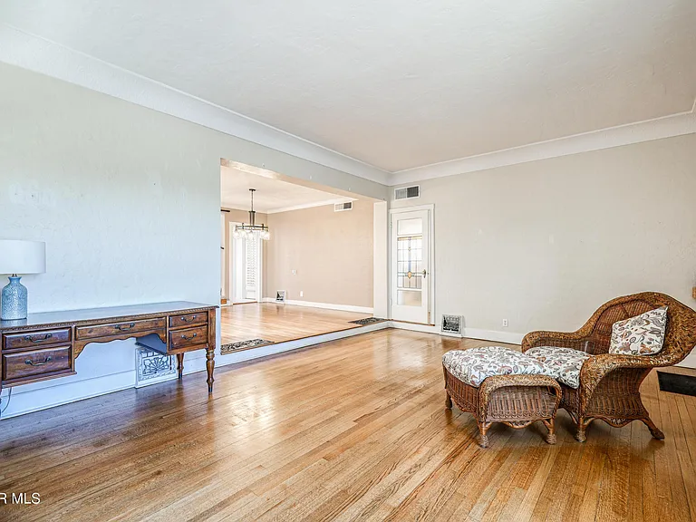 715 E Robinson Ave — Photo 7
