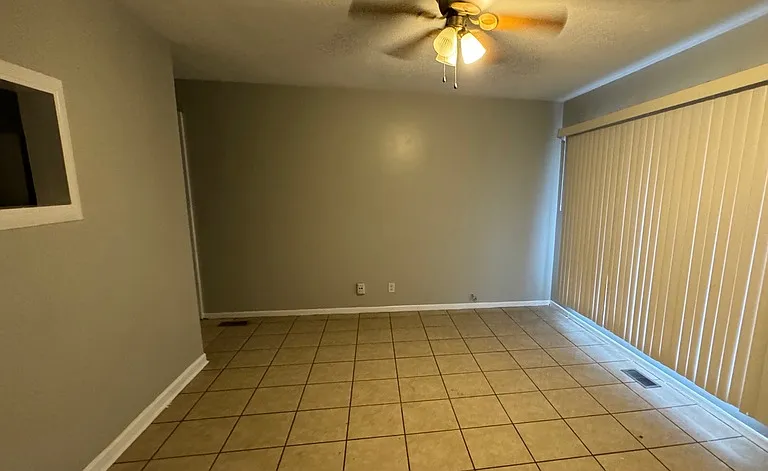 3226 N Wellington Ave — Photo 3
