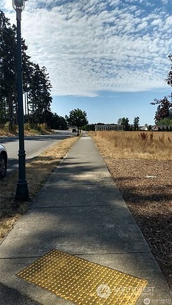 4th image of 999 W Hemlock
