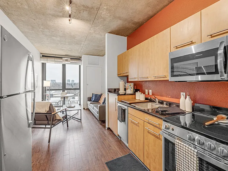 Vista Student Living- Rent by the Room — Photo 6