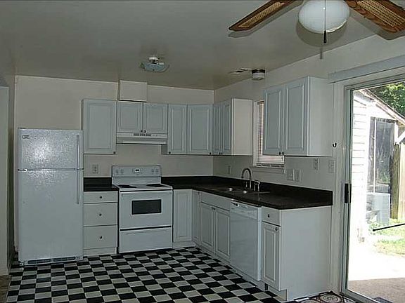 4th image of 1000 Scarborough Ct