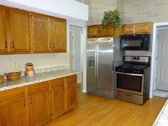 4th image of 6634 Crestwood Ln