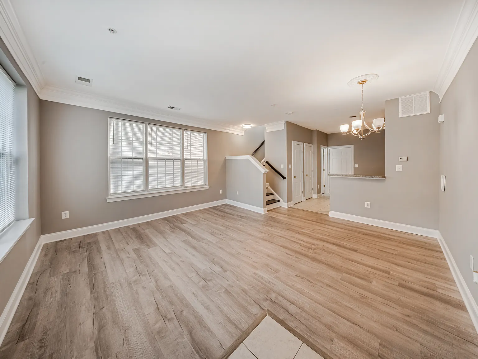 3 bed, 2.5 bath, 1850 sqft, $3,100 — Photo 4