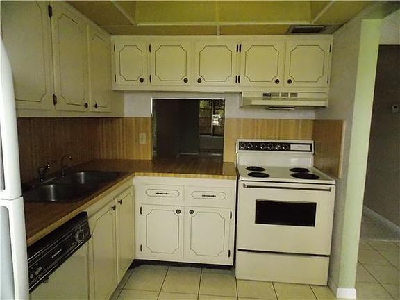 5th image of 130 Lake Meryl Dr APT 226