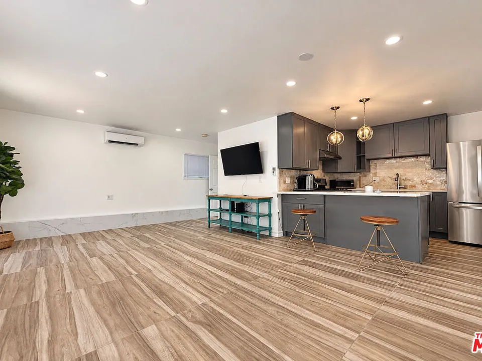 1174 Coldwater Canyon Dr