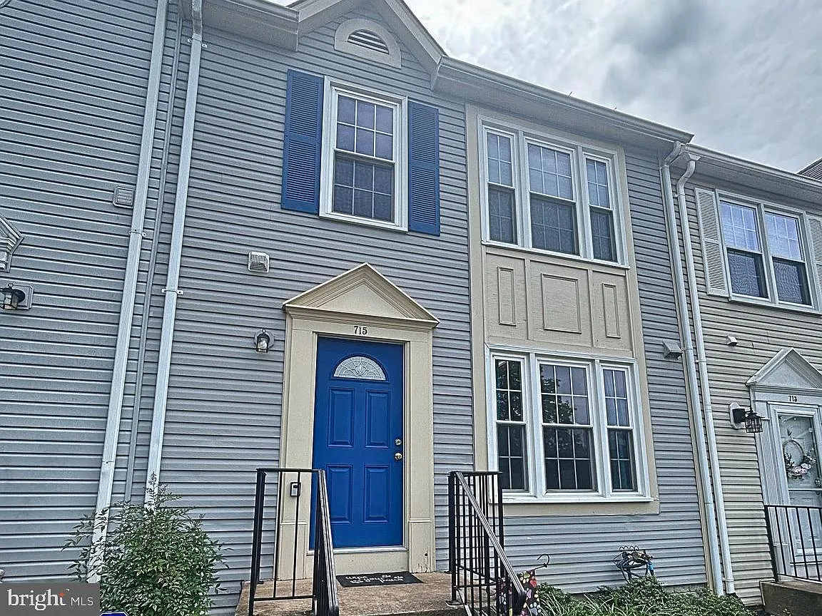 Studio, 1700 sqft, $1,000 — Photo 1