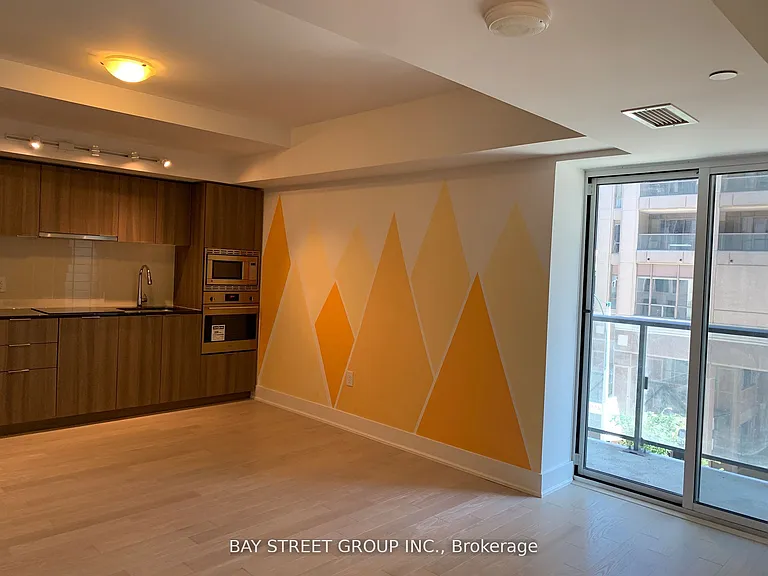 955 Bay St #314 — Photo 4