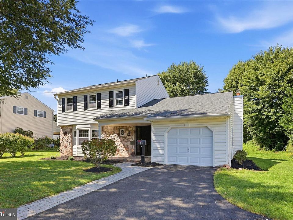 1st image of 884 Stirrup Ln