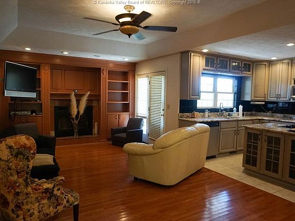 3rd image of 707 Viewmont Dr