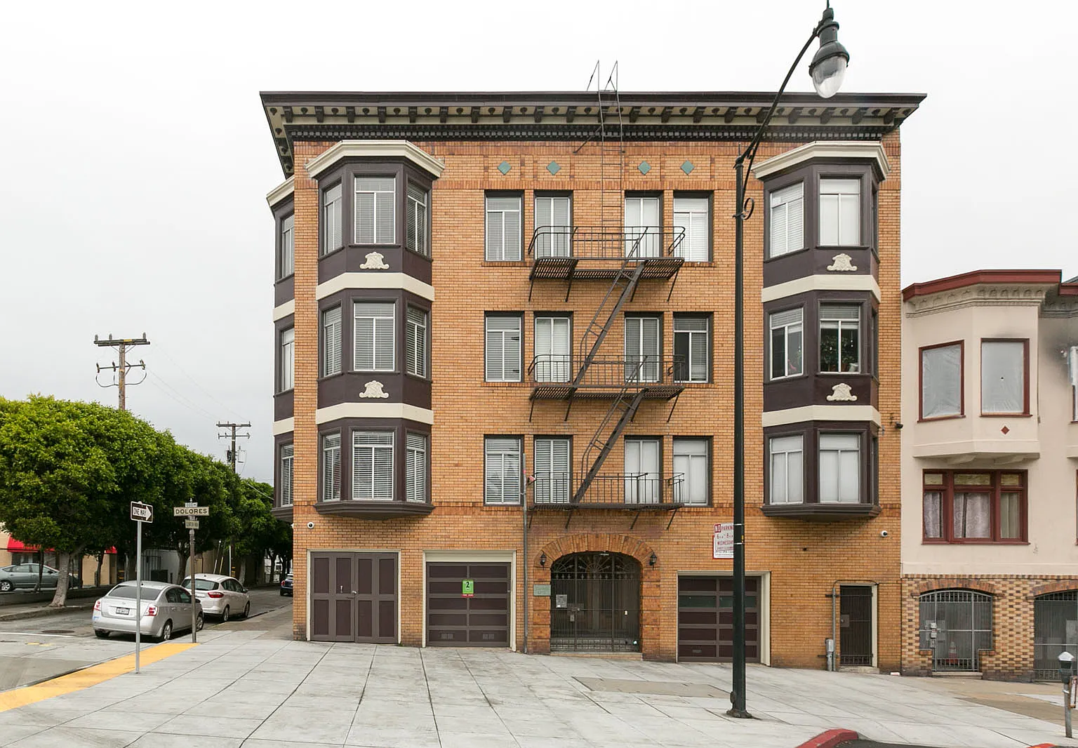 11 Dolores — Photo 2