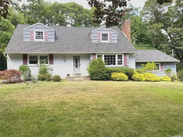 23 William Penn Drive, Stony Brook, NY 11790