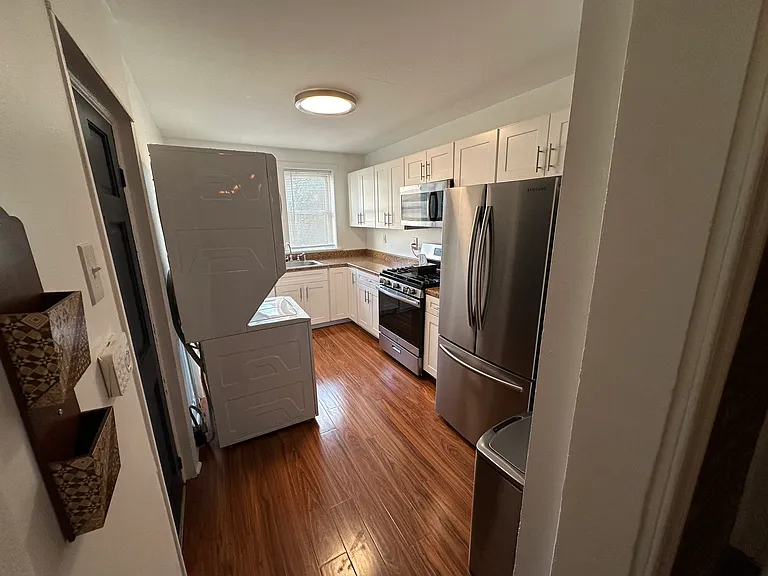 310 E Miner St — Photo 7