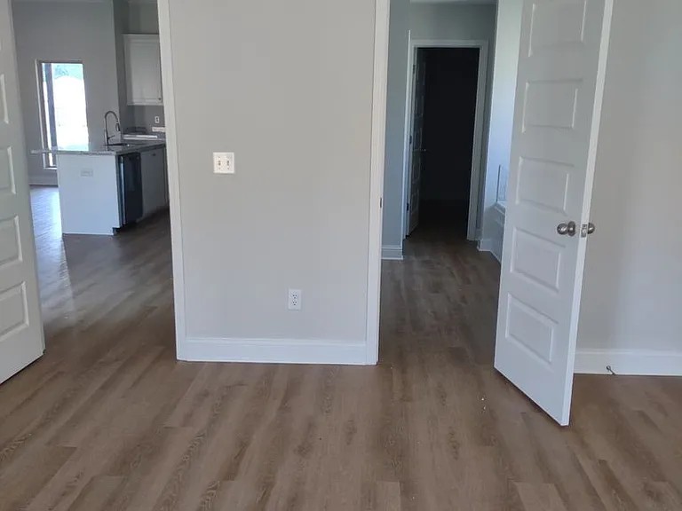 576 Silver Hill Dr — Photo 15