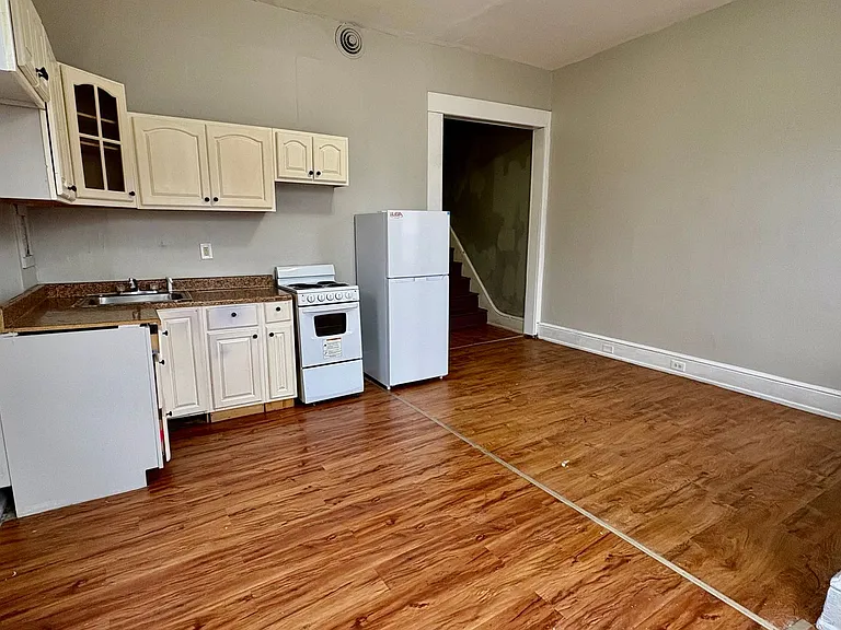158 S Pershing Ave — Photo 3