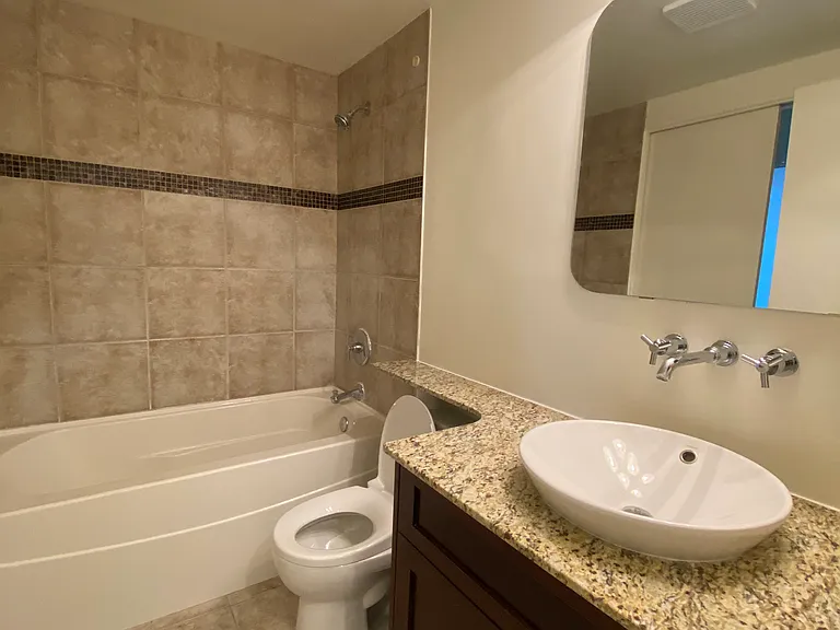 790 Kingsmere Cres SW #109 — Photo 10