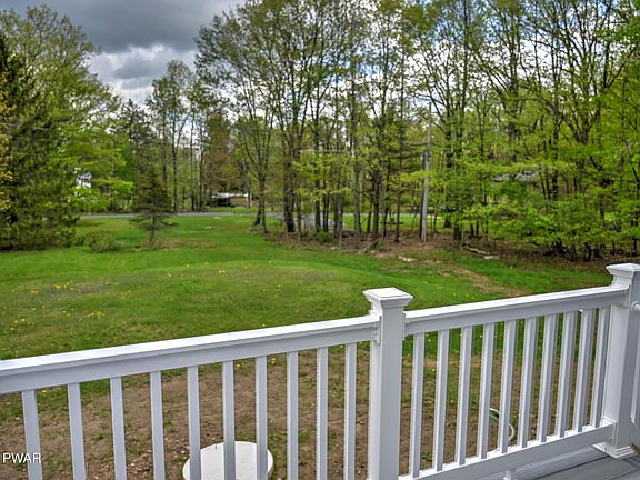 3rd image of 5 Lakeville Ct