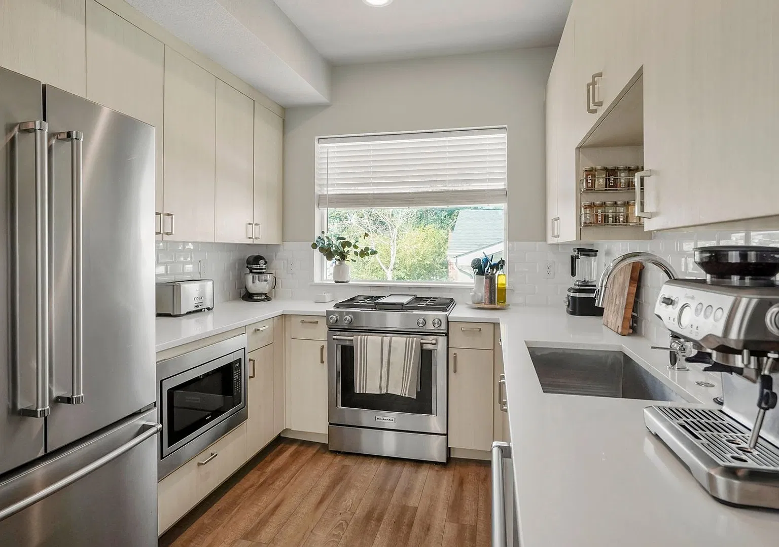 Charming 3BR Townhome in Denver — Photo 4