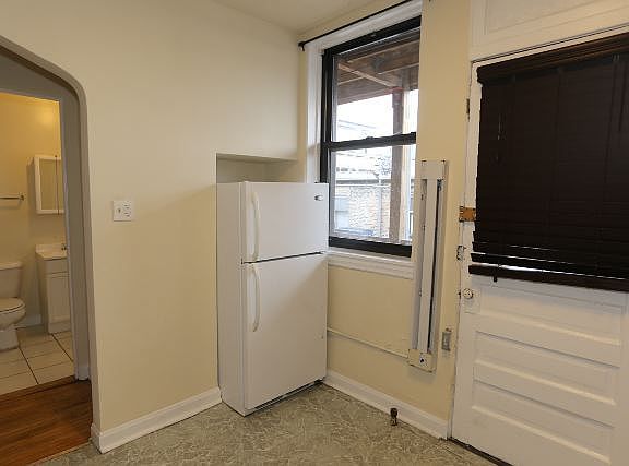 5th image of 4411 N Wolcott Ave APT 1A
