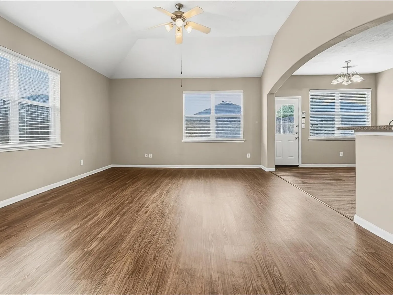3 bed, 2.0 bath, 1608 sqft, $1,945 — Photo 4