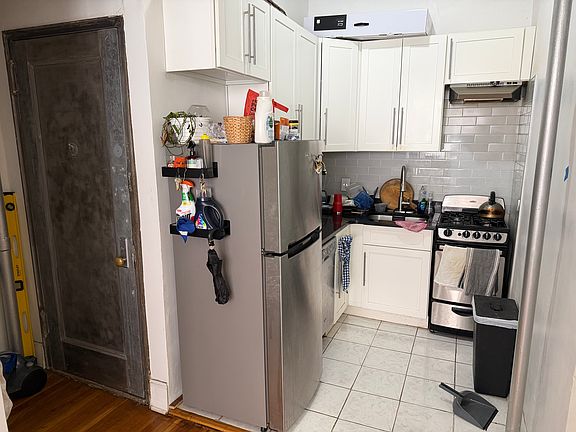 4th image of 148 W 73rd St APT 3A