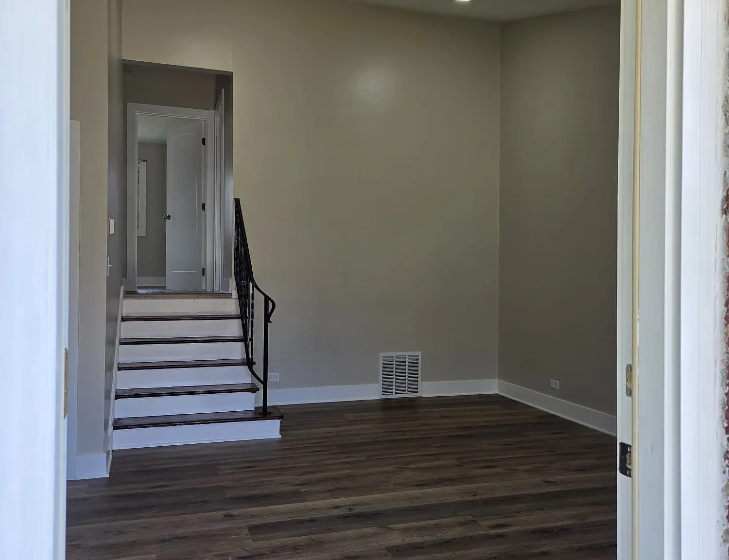 2 bed, $1,900 — Photo 2