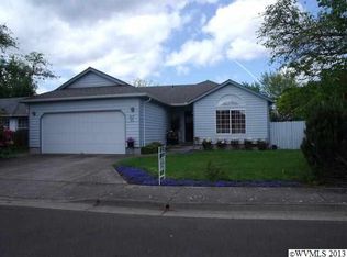 817 Cherry Blossom Ln, Lebanon, OR 97355