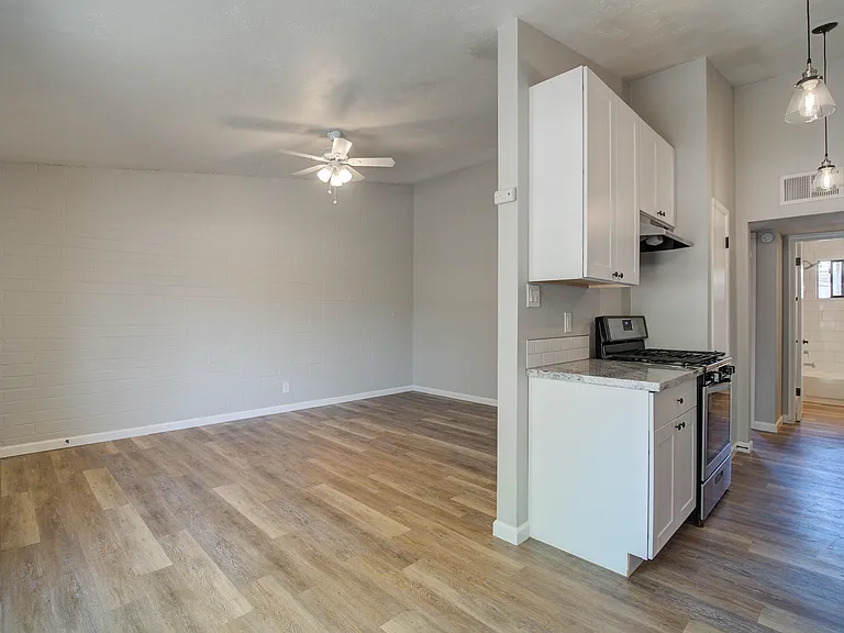 1600 S College Ave #2 — Photo 4