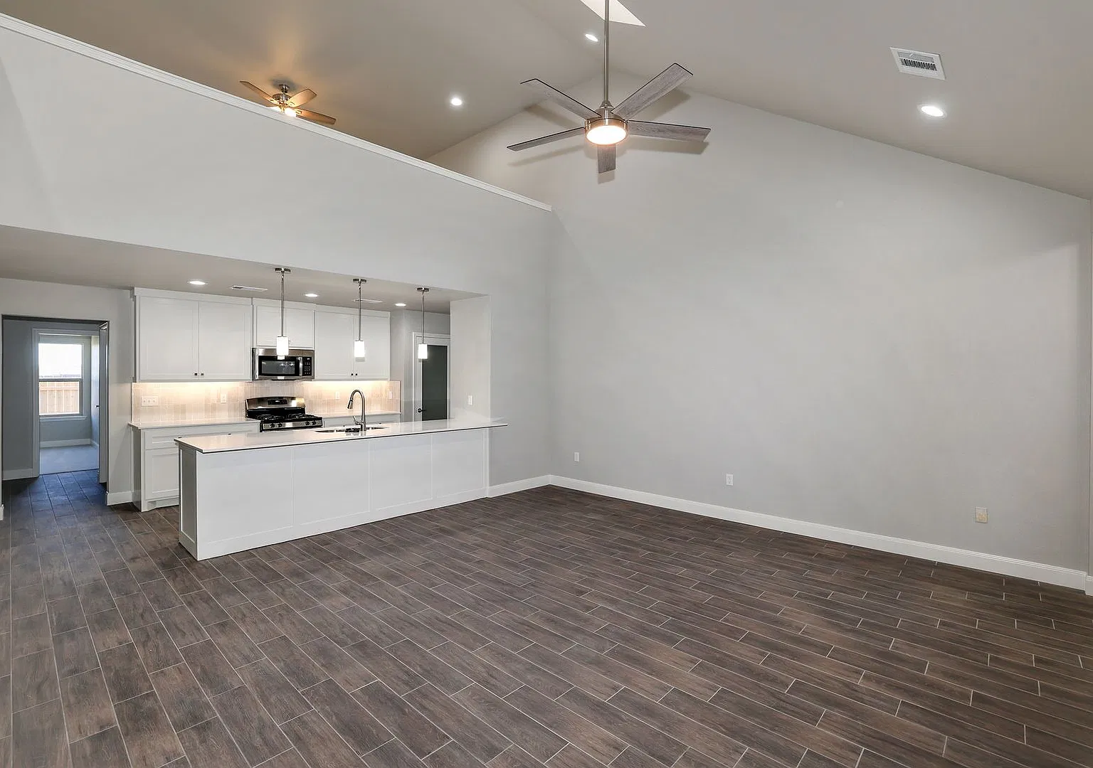 7616 Woodford — Photo 4