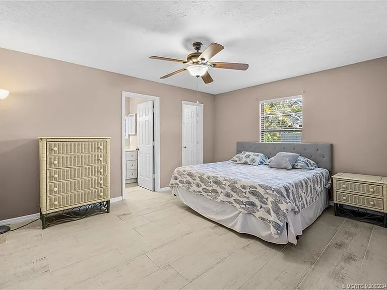 687 NE Maranta Terrado — Photo 16