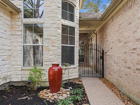 3rd image of 2 Prosewood Dr