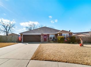 831 Meadowridge Ct, Centerton, AR 72719