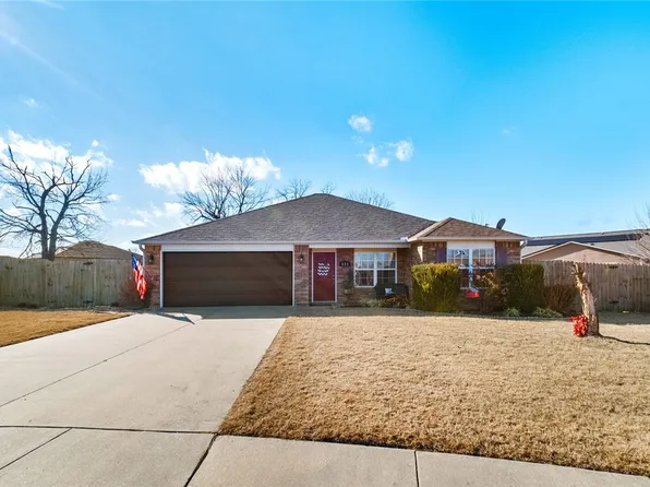 831 Meadowridge Ct, Centerton, AR 72719