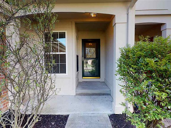 3rd image of 93 Wellington Dr