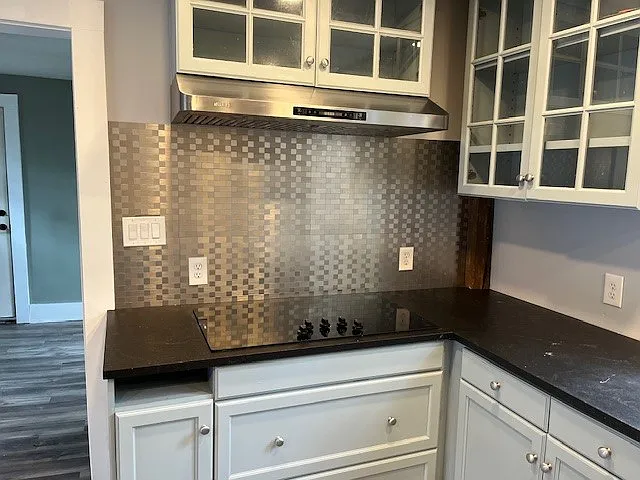 3 bed, 1.5 bath, 1360 sqft, $2,500 — Photo 4