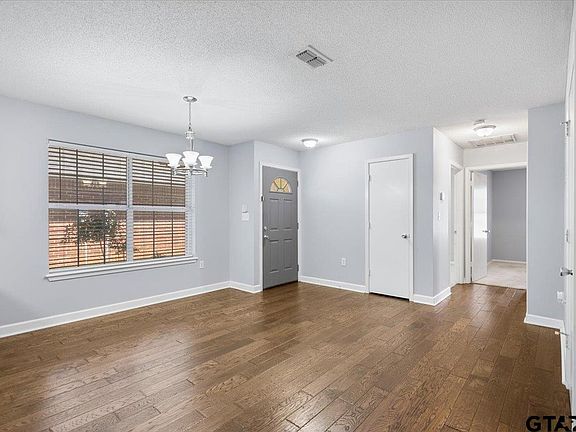5th image of 304 Willowbrook Ln