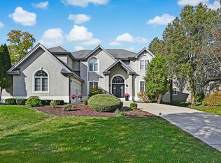 9008 Darien Woods Ct, Darien, IL 60561