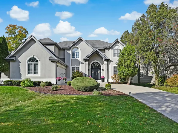 9008 Darien Woods Ct, Darien, IL 60561