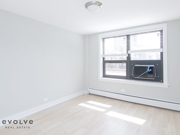 4th image of 445 W Wellington Ave APT 3D