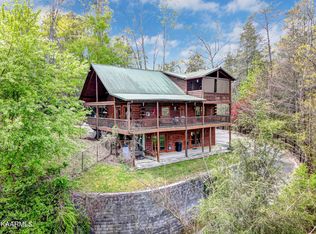 2354 Henderson Springs Rd, Pigeon Forge, TN 37863