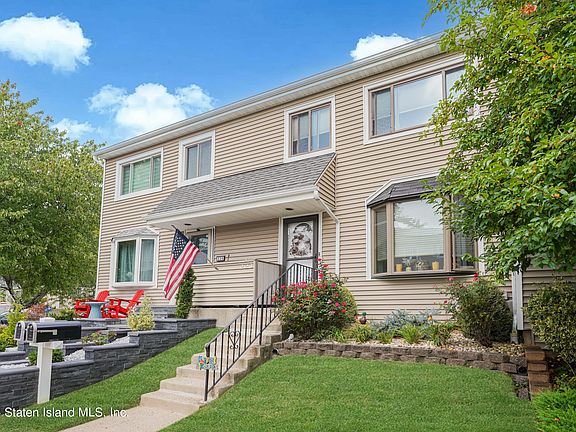 2nd image of 223 Balsam Pl