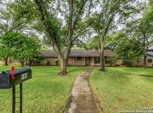 144 Honeysuckle Ln, Castle Hills, TX 78213